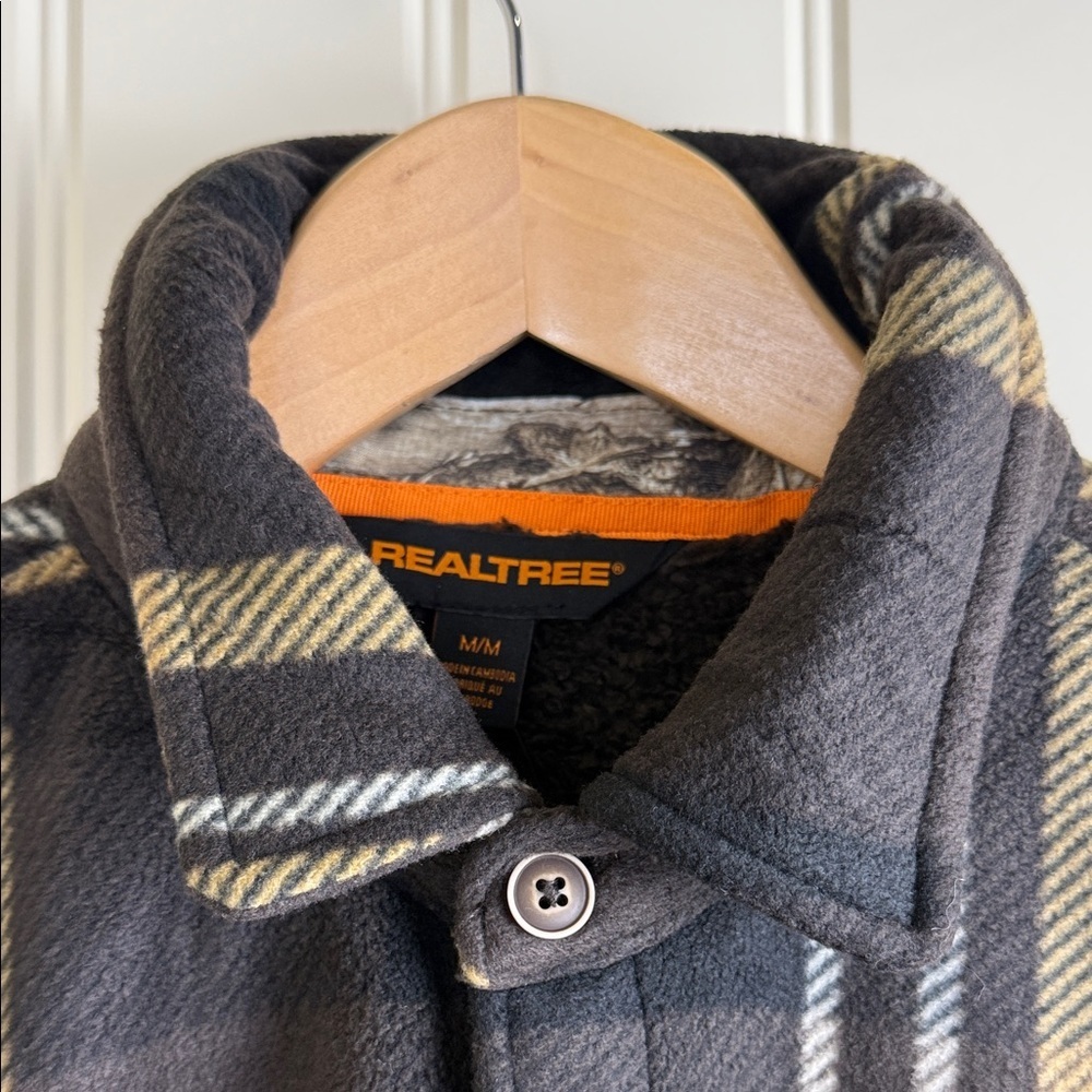 Realtree Men’s Sherpa Lined Flannel Shacket Jacket Brown Beige Plaid NWT M - Picture 4 of 15